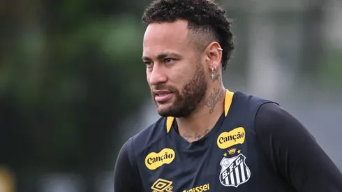 Neymar durante treinamento do Santos.
