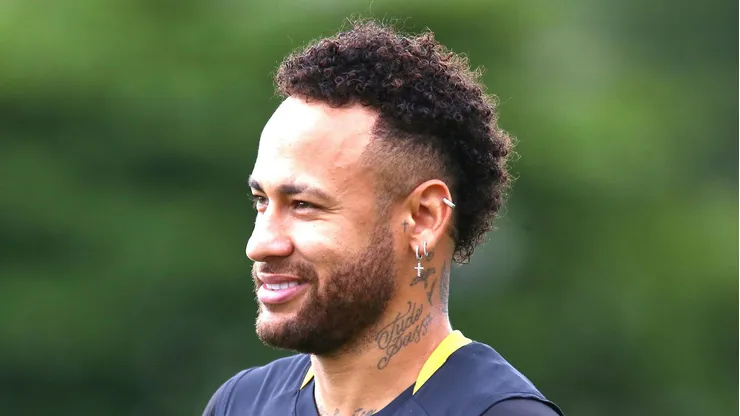 Neymar tem contrato até dezembro com o Santos.