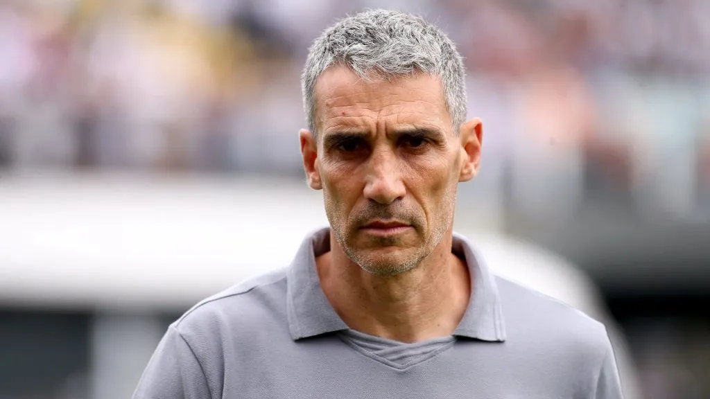 Vojvoda em Santos x Fortaleza pelo Brasileirão 2025