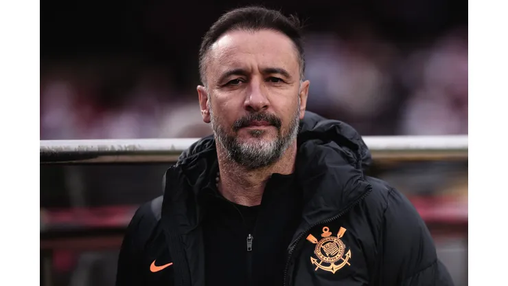 Vítor Pereira durante confronto entre Corinthians x São Paulo no Brasileirão de 2022.