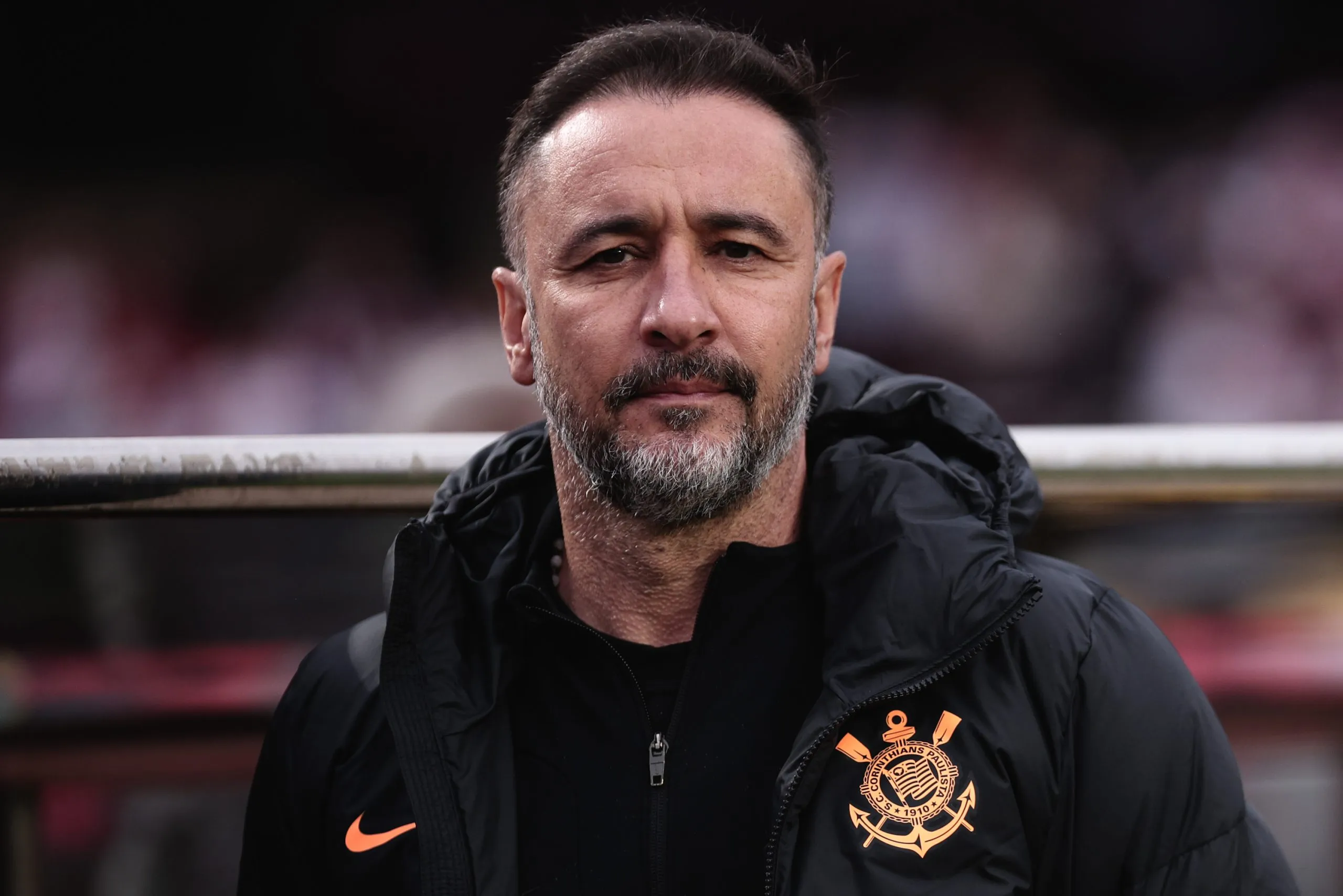 Vitor Pereira durante clássico entre Corinthians e São Paulo em 2022. Foto: Ettore Chiereguini/AGIF