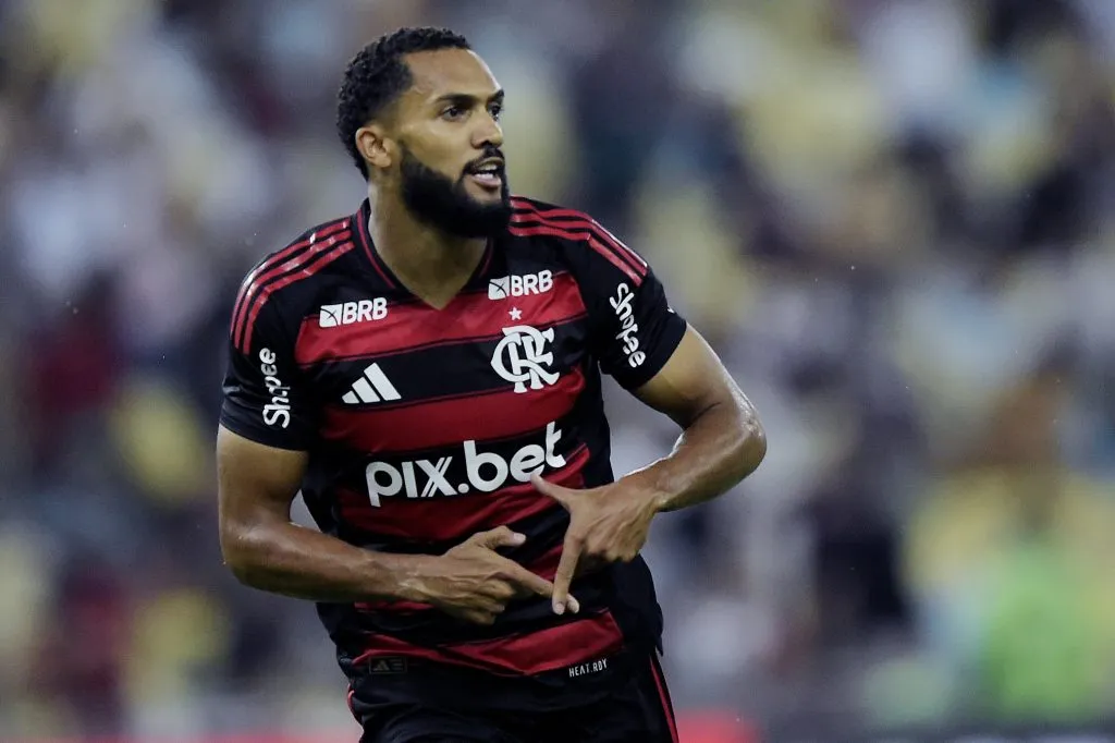 RJ – RIO DE JANEIRO – 12/03/2025 – CARIOCA 2025, FLUMINENSE X FLAMENGO – Juninho jogador do Flamengo comemora seu gol durante partida contra o Fluminense no estadio Maracana pelo campeonato Carioca 2025. Foto: Alexandre Loureiro/AGIF