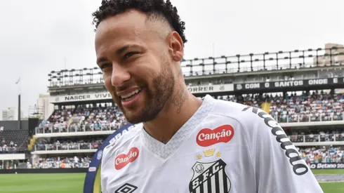 Neymar durante confronto contra o Fortaleza no Brasileirão 2025.