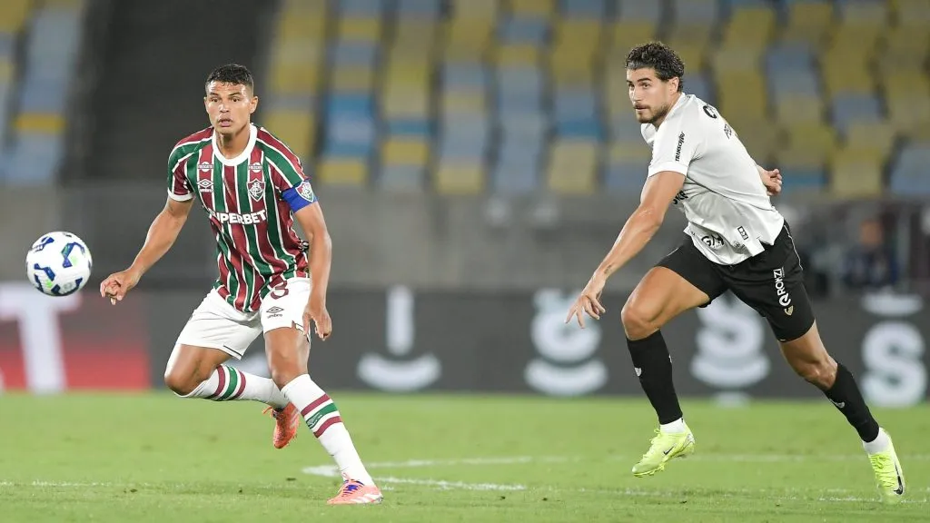 Pedro Raul e Thiago Silva durante Fluminense x Ceará. Foto: Thiago Ribeiro/AGIF