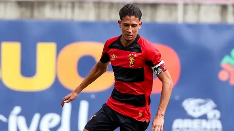 Riquelme, zagueiro do Sport.