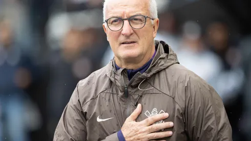 Luiz Antonio Venker de Menezese e Dorival junior tecnicos durante partida contra o Gremio no estadio Arena Corinthians pelo campeonato Brasileiro A 2025. Foto: Joisel Amaral/AGIF