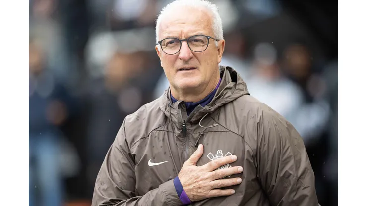 Luiz Antonio Venker de Menezese e Dorival junior tecnicos durante partida contra o Gremio no estadio Arena Corinthians pelo campeonato Brasileiro A 2025. Foto: Joisel Amaral/AGIF