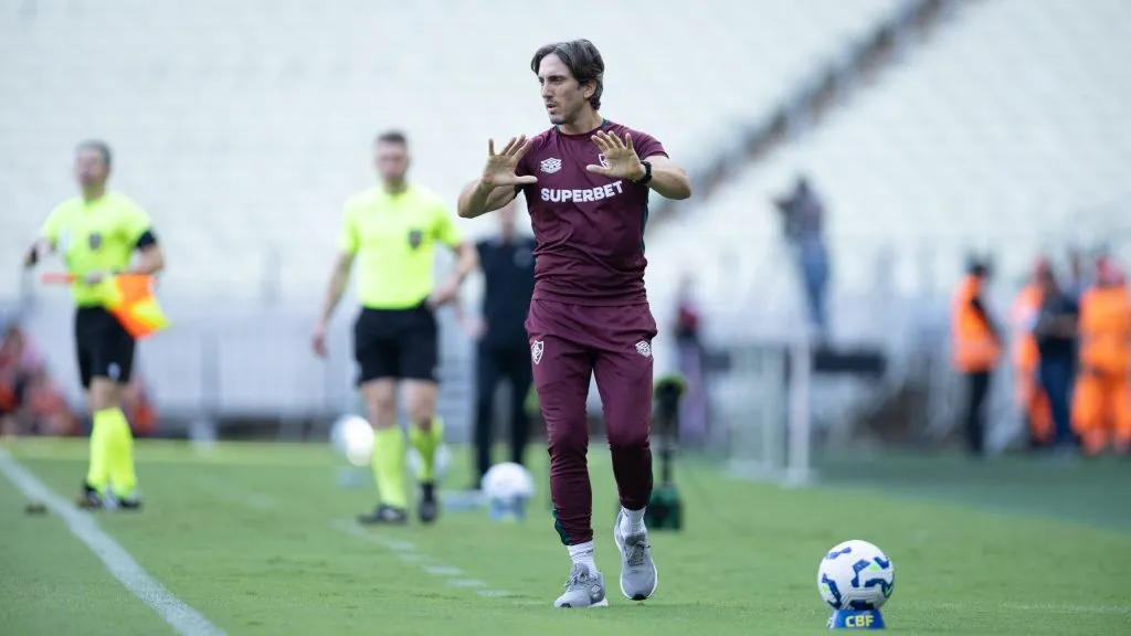 Luis Zubeldía durante Ceará x Fuminense. Foto: Baggio Rodrigues/AGIF