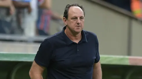 Rogério Ceni durante confronto contra o Bragantino no Brasileirão de 2025.