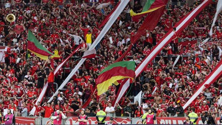 Torcida do Internacional durante partida contra Gremio no estadio Beira-Rio pelo campeonato Brasileiro A 2025. Foto: Liamara Polli/AGIF