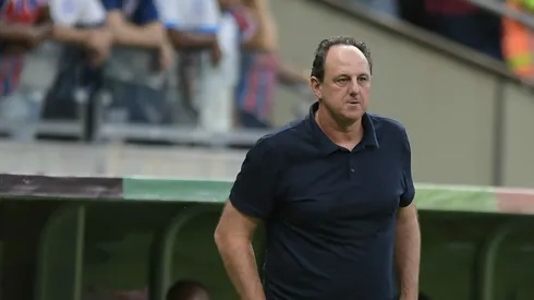 Plata jogador do Flamengo durante partida contra o Santos no estádio Vila Belmiro pelo campeonato Brasileiro A 2025. Foto: Jota Erre/AGIF