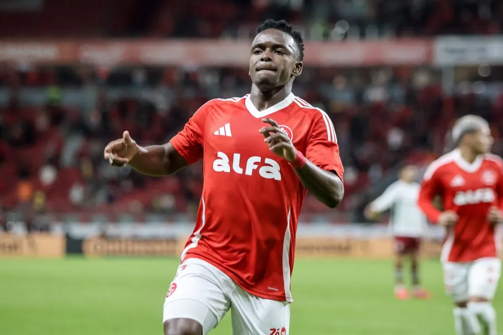 RS – PORTO ALEGRE – 30/07/2025 – COPA DO BRASIL 2025, INTERNACIONAL X FLUMINENSE – Johan Carbonero jogador do Internacional comemora seu gol durante partida contra o Fluminense no estadio Beira-Rio pelo campeonato Copa Do Brasil 2025. Foto: Lucas Gabriel Cardoso/AGIF