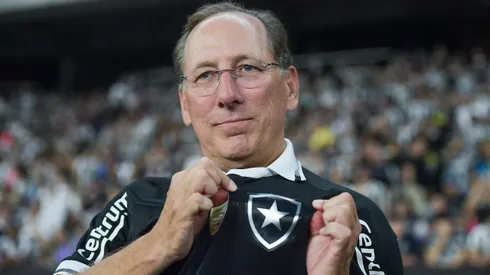 John Textor durante confronto contra o Corinthians no Campeonato Brasileiro de 2025. Foto: Thiago Ribeiro/AGIF