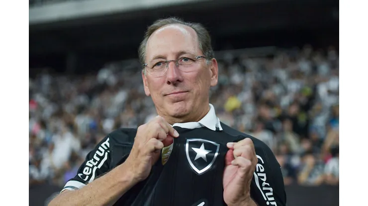 John Textor durante confronto contra o Corinthians no Campeonato Brasileiro de 2025. Foto: Thiago Ribeiro/AGIF