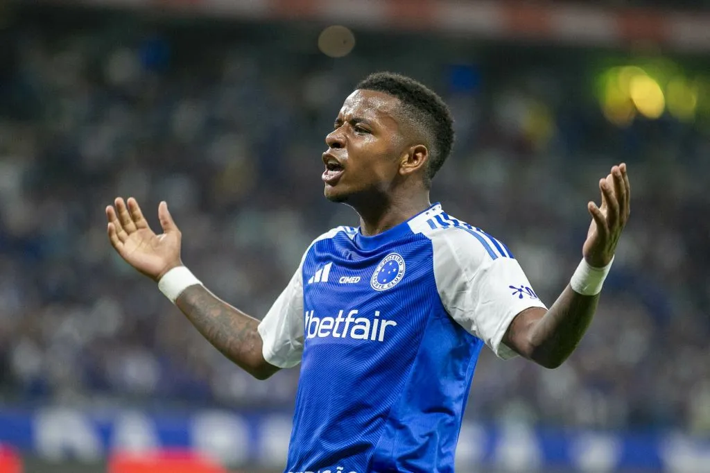 Keny Arroyo estará à disposição no Cruzeiro – Foto: Fernando Moreno/AGIF.