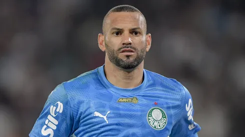Weverton corre contra o tempo para voltar no Palmeiras