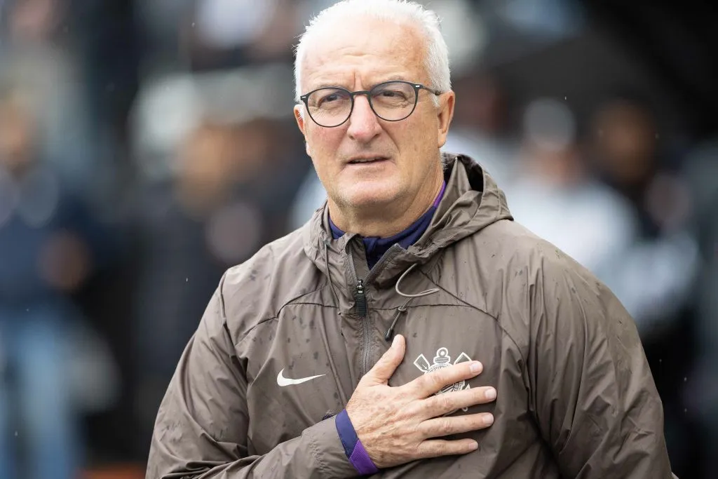 SP – SAO PAULO – 02/11/2025 – BRASILEIRO A 2025, CORINTHIANS X GREMIO -Luiz Antonio Venker de Menezese e Dorival junior tecnicos durante partida contra o Gremio no estadio Arena Corinthians pelo campeonato Brasileiro A 2025. Foto: Joisel Amaral/AGIF