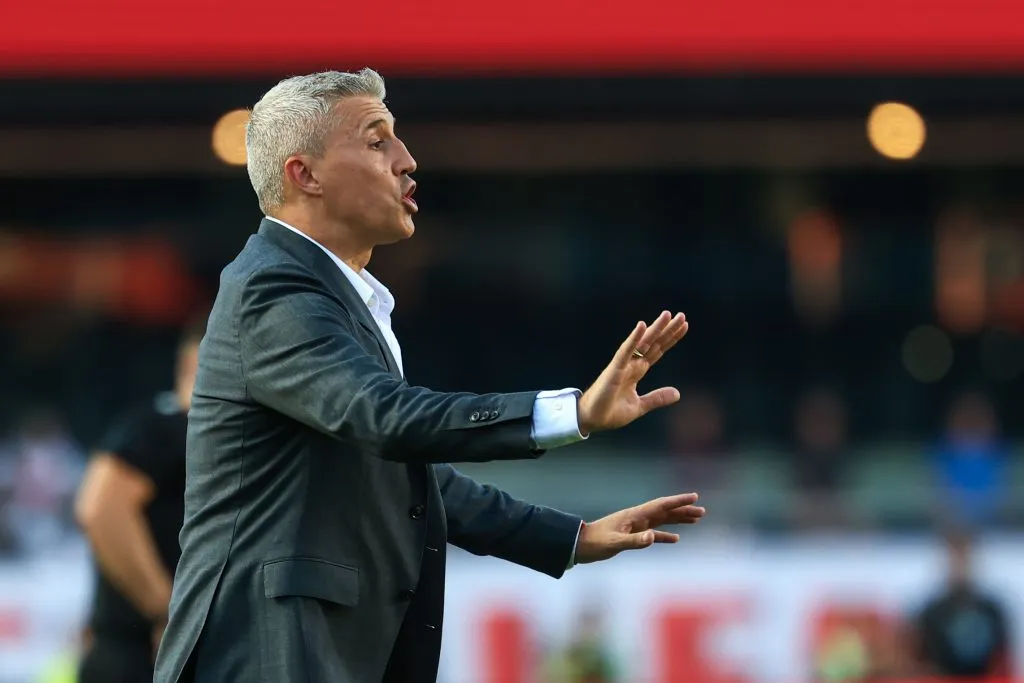 Hernan Crespo técnico do São Paulo durante partida contra o Palmeiras- Foto: Marcello Zambrana/AGIF