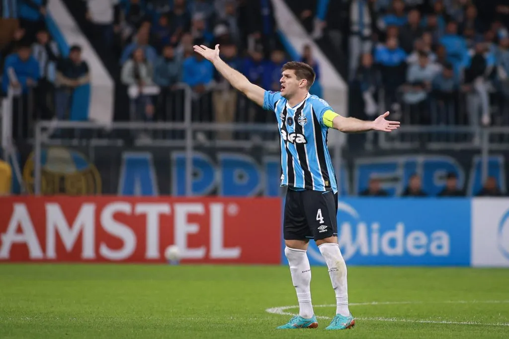 Walter Kannemann jogador do Grêmio durante partida contra o Alianza Lima – Foto: Maxi Franzoi/AGIF