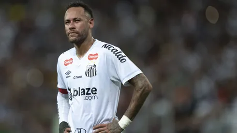 Neymar Jr jogador do Santos lamenta apos partida contra o Fluminense no estadio Maracana pelo campeonato Brasileiro A 2025.