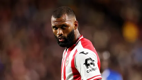 Igor Thiago, do Brentford, observa durante a partida da Premier League entre Brentford e Chelsea no Gtech Community Stadium, em 13 de setembro de 2025, em Brentford, Inglaterra. (Foto de Jack Thomas/Getty Images)