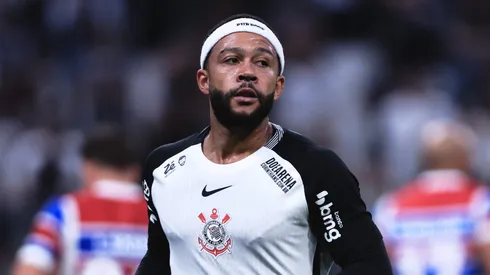 Memphis Depay jogador do Corinthians durante partida contra o Fortaleza no estadio Arena Corinthians pelo campeonato Brasileiro A 2025. Foto: Ettore Chiereguini/AGIF