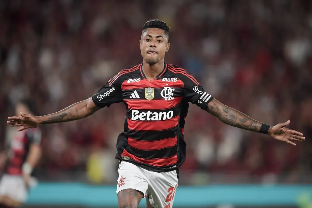 RJ – RIO DE JANEIRO – 01/11/2025 – BRASILEIRO A 2025, FLAMENGO X SPORT – Bruno Henrique jogador do Flamengo comemora seu gol durante partida contra o Sport no estadio Maracana pelo campeonato Brasileiro A 2025. Foto: Thiago Ribeiro/AGIF