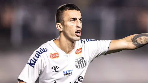 João Schmidt renasce no Santos com Vojvoda