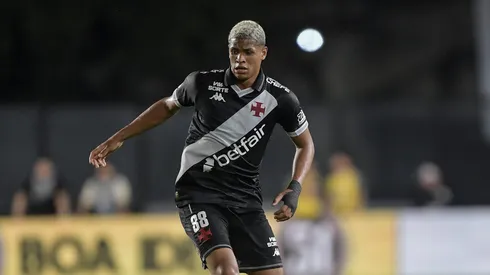 Barros jogador do Vasco durante partida contra o Sao Paulo no estadio Sao Januario pelo campeonato Brasileiro A 2025. Foto: Thiago Ribeiro/AGIF
