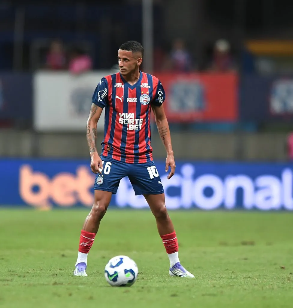BA – SALVADOR – 03/11/2025 – ARQUIVO, LUCIANO JUBA JOGADOR BAHIA -Luciano Juba jogador do Bahia durante partida  no estadio Arena Fonte Nova pelo campeonato Brasileiro A 2025. Foto: Jhony Pinho/AGIF