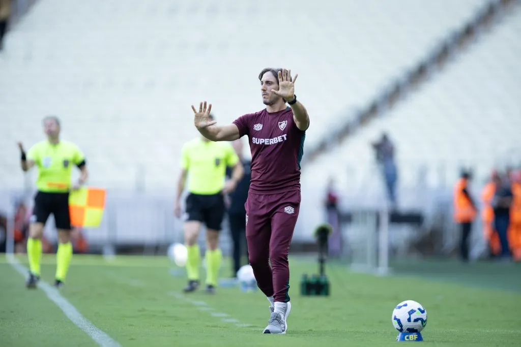 CE – FORTALEZA – 02/11/2025 – BRASILEIRO A 2025, CEARA X FLUMINENSE – zubeldia tecnico do Fluminense durante partida contra o Ceara no estadio Arena Castelao pelo campeonato Brasileiro A 2025. Foto: Baggio Rodrigues/AGIF