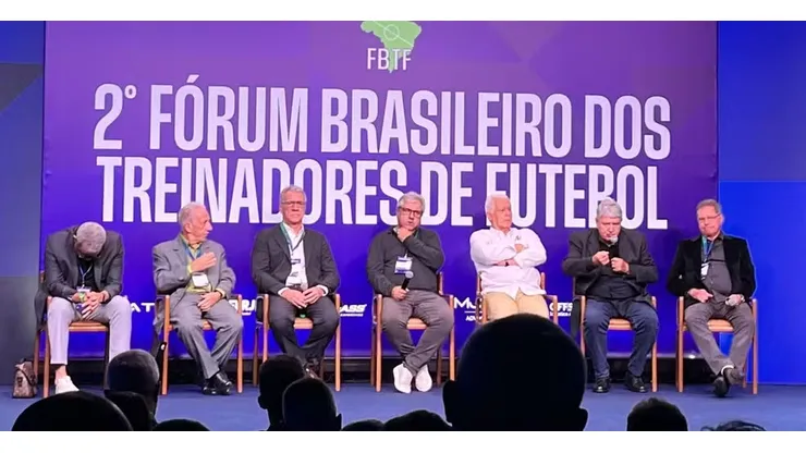 Helio dos Anjos, Zé Mário, Alfredo Sampaio, Gilson Kleina, Leão, Geninho e Oswaldo de Oliveira em evento na CBF. Foto: Raphael Zarko
