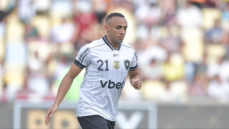 Marcal jogador do Botafogo durante partida contra o Fluminense no estadio Maracana pelo campeonato Brasileiro A 2025. Foto: Thiago Ribeiro/AGIF