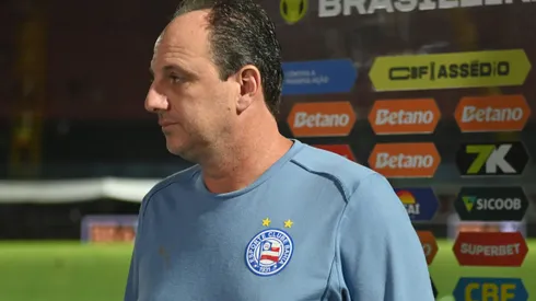 BA - SALVADOR - 16/10/2025 - BRASILEIRO A 2025, VITORIA X BAHIA - Rogerio Ceni, tecnico do Bahia durante partida contra o Vitoria no estadio Barradao pelo campeonato Brasileiro A 2025. Foto: Walmir Cirne/AGIF
