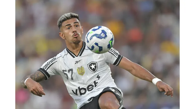 RJ - RIO DE JANEIRO - 28/09/2025 - BRASILEIRO A 2025, FLUMINENSE X BOTAFOGO - David Ricardo jogador do Botafogo durante partida contra o Fluminense no estadio Maracana pelo campeonato Brasileiro A 2025. Foto: Thiago Ribeiro/AGIF
