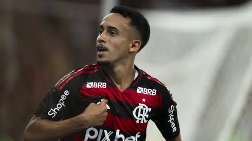 Matheus Goncalves jogador do Flamengo comemora seu gol durante partida contra o Marica no estadio Maracana pelo campeonato Carioca 2025. Foto: Jorge Rodrigues/AGIF