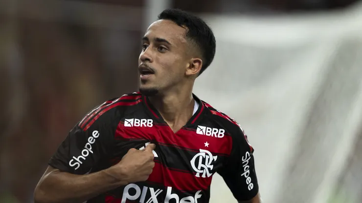 Matheus Goncalves jogador do Flamengo comemora seu gol durante partida contra o Marica no estadio Maracana pelo campeonato Carioca 2025. Foto: Jorge Rodrigues/AGIF