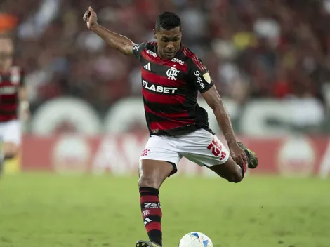 Flamengo se preocupa com questão física de Alex Sandro