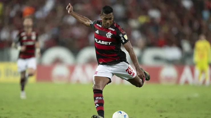 Alex Sandro jogador do Flamengo durante partida contra o LDU no estadio Maracana pelo campeonato Copa Libertadores 2025.