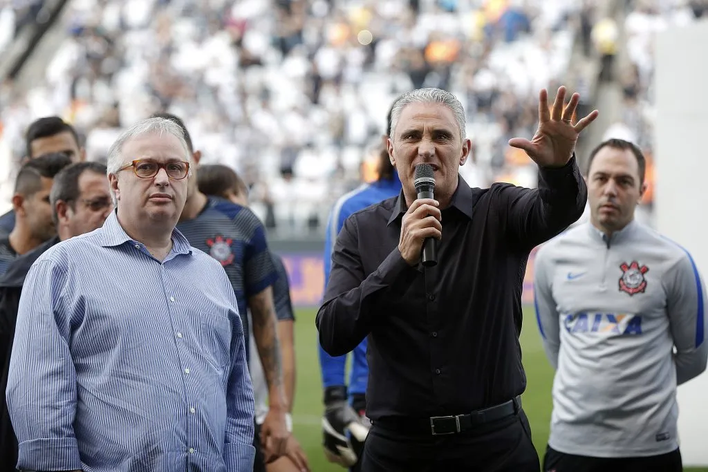 SAO PAULO – SP – 19/06/2016 – BRASILEIRO A 2016, CORINTHIANS X BOTAFOGO – Homenagem do Corinthians ao Tecnico Tite e ao dirigente Edu Gaspar antes da partida do Campeonato Brasileiro A 2016, na Arena Corinthians em Sao Paulo. Foto:Daniel Vorley/AGIF.