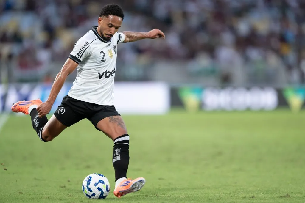 Vitinho jogador do Botafogo durante partida contra o Fluminense – Foto: Jorge Rodrigues/AGIF