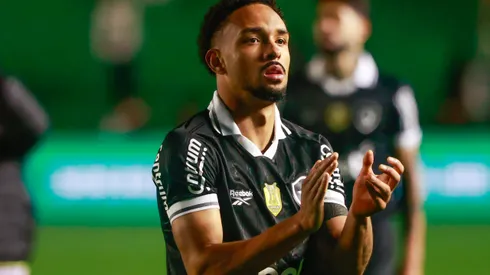 RS – CAXIAS DO SUL – 24/08/2025 – BRASILEIRO A 2025, JUVENTUDE X BOTAFOGO – Vitinho jogador do Botafogo durante partida contra o Juventude no estadio Alfredo Jaconi pelo campeonato Brasileiro A 2025. Foto: Luiz Erbes/AGIF