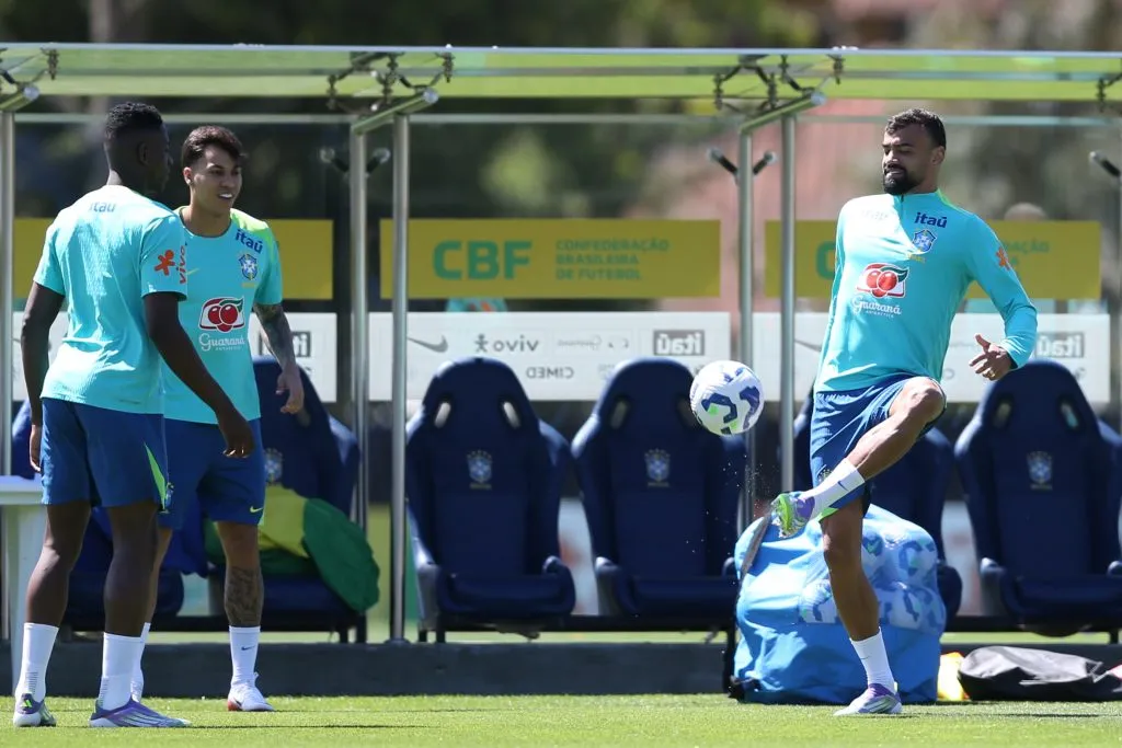 Fabrício Bruno em treino com a Seleção Brasileira –  Foto: Marlon Costa/AGIF