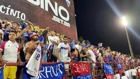 Torcida do Fortaleza em treino do Leão. Foto: Fernanda Alves/SVM
