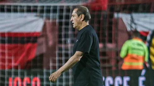 Ramon Diaz tecnico do Internacional durante partida contra o Vitoria no estadio Barradao pelo campeonato Brasileiro A 2025. Foto: Marcio Jose/AGIF
