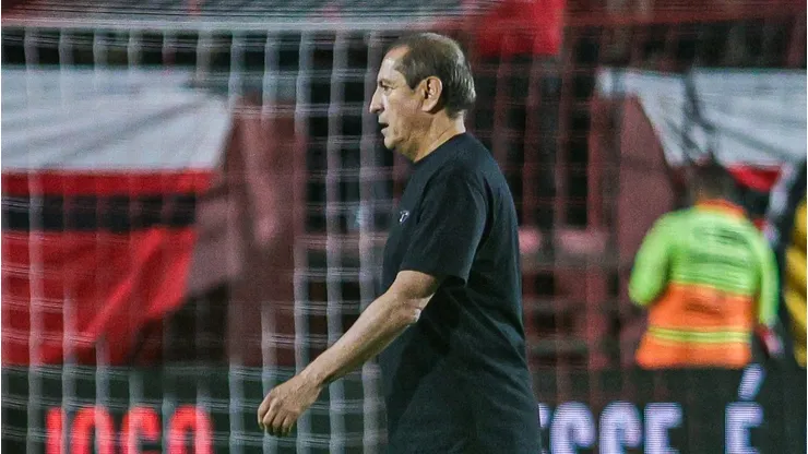 Ramon Diaz tecnico do Internacional durante partida contra o Vitoria no estadio Barradao pelo campeonato Brasileiro A 2025. Foto: Marcio Jose/AGIF