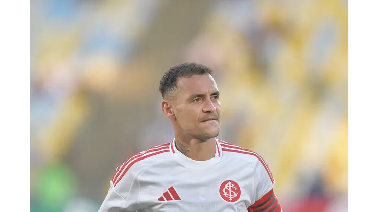 RJ - RIO DE JANEIRO - 25/10/2025 - BRASILEIRO A 2025, FLUMINENSE X INTERNACIONAL - Alan Patrick jogador do Internacional durante partida contra o Fluminense no estadio Maracana pelo campeonato Brasileiro A 2025. Foto: Thiago Ribeiro/AGIF