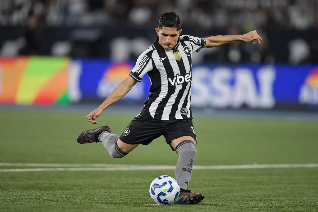 Savarino atuando no Botafogo – Foto: Thiago Ribeiro/AGIF