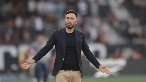 Davide Ancelotti tecnico do Botafogo durante partida contra o Santos no estadio Engenhao pelo campeonato Brasileiro A 2025. Foto: Thiago Ribeiro/AGIF