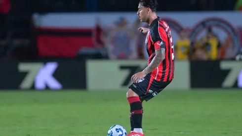 Lucas Halter jogador do Vitoria durante partida contra o Internacional no estadio Barradao pelo campeonato Brasileiro A 2025. Foto: Walmir Cirne/AGIF